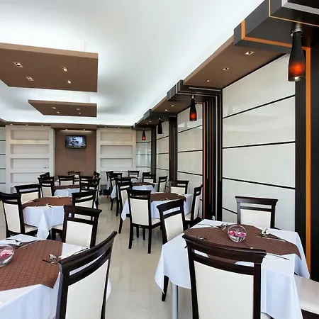 维马拉俱乐部全包酒店 3* 比亚拉